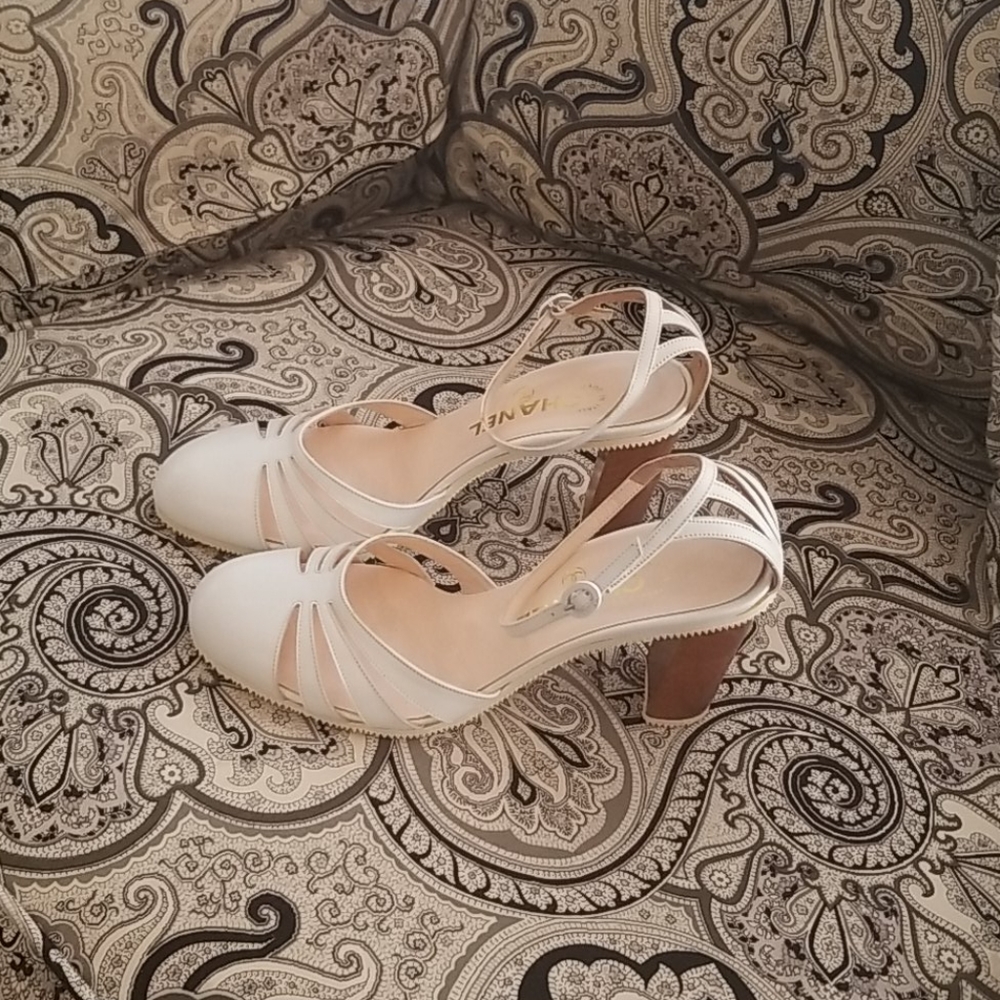 CHANEL White Cream Slingback Block Heel Sandals